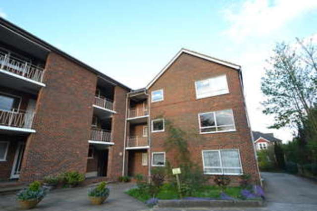  Image of 2 bedroom Maisonette to rent in Hook Road Surbiton KT6 at Surbiton Surrey, KT6 5BL