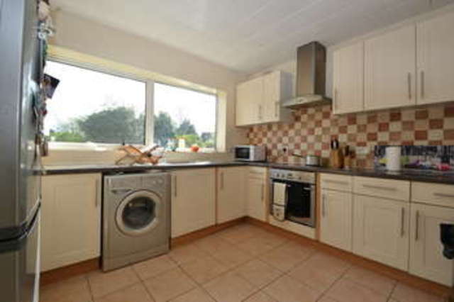  Image of 2 bedroom Maisonette to rent in Hook Road Surbiton KT6 at Surbiton Surrey, KT6 5BL