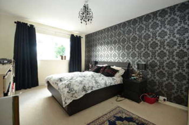  Image of 2 bedroom Maisonette to rent in Hook Road Surbiton KT6 at Surbiton Surrey, KT6 5BL