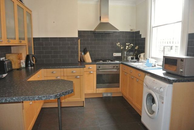  Image of 3 bedroom Terraced house for sale in Houghton Road Grantham NG31 at Houghton Road  Grantham, NG31 6JD