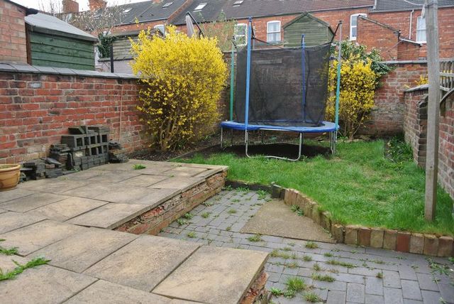  Image of 3 bedroom Terraced house for sale in Houghton Road Grantham NG31 at Houghton Road  Grantham, NG31 6JD