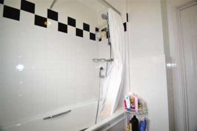  Image of 2 bedroom Apartment to rent in Nelson Grove Road London SW19 at Merton, SW19 2LJ