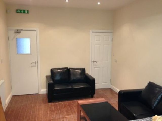  Image of 6 bedroom House Share to rent in Hubert Road Selly Oak Birmingham B29 at Selly Oak West Midlands Selly Oak, B29 6EP