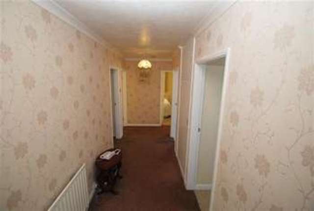  Image of 3 bedroom Bungalow for sale in Hurdman Way Ingoldmells Skegness PE25 at Skegness, PE25 1NH