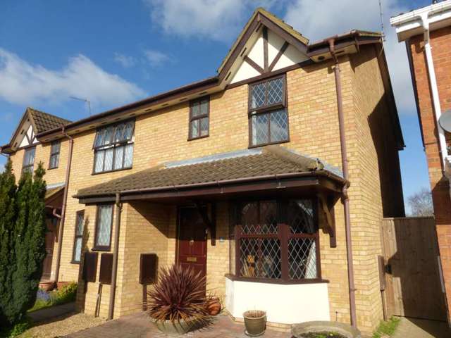  Image of 2 bedroom Terraced house for sale in Hurricane Way Abbots Langley WD5 at Hurricane Way  Abbots Langley, WD5 0TF