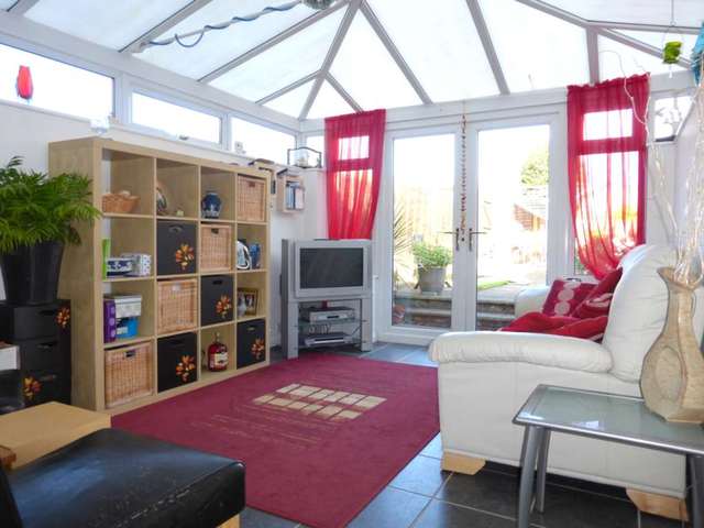  Image of 2 bedroom Terraced house for sale in Hurricane Way Abbots Langley WD5 at Hurricane Way  Abbots Langley, WD5 0TF