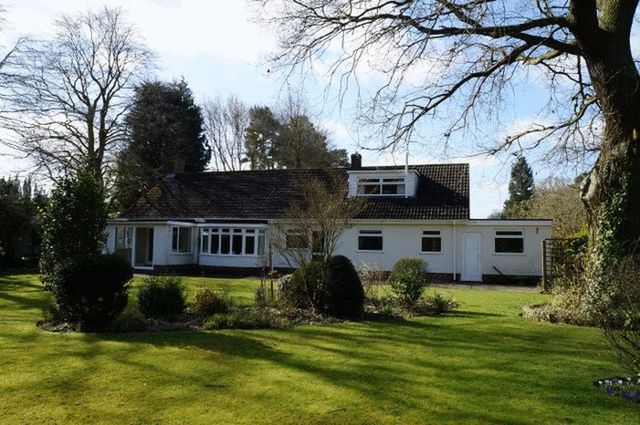  Image of 3 bedroom Detached house for sale in Iddesleigh Road Woodhall Spa LN10 at Iddesleigh Road  WOODHALL SPA, LN10 6QA