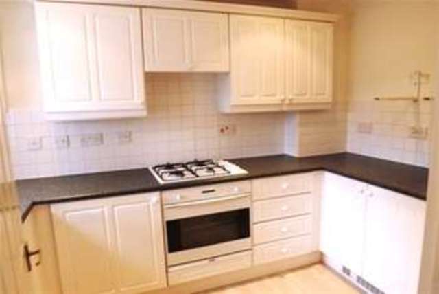  Image of 2 bedroom Detached house to rent in Westfield Park Drive Woodford Green IG8 at Woodford Green, IG8 8FD
