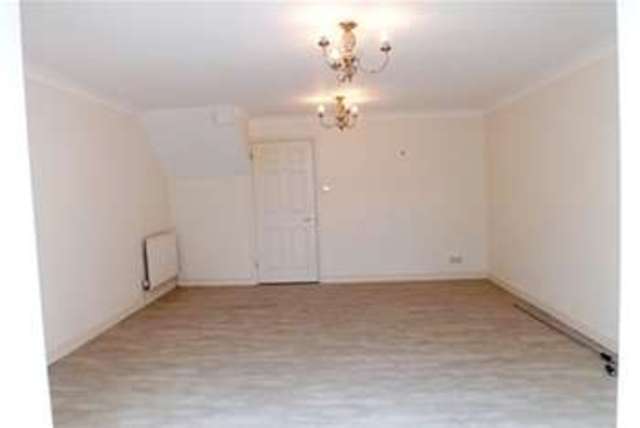  Image of 2 bedroom Detached house to rent in Westfield Park Drive Woodford Green IG8 at Woodford Green, IG8 8FD