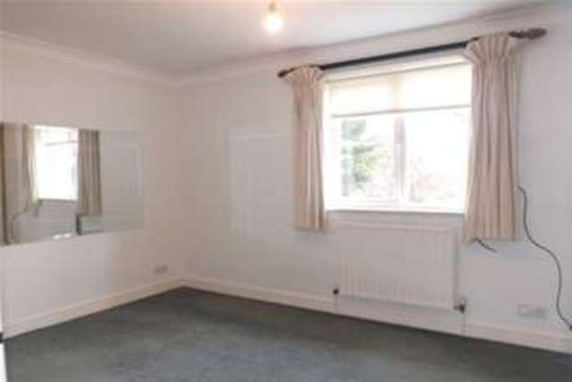  Image of 2 bedroom Detached house to rent in Westfield Park Drive Woodford Green IG8 at Woodford Green, IG8 8FD