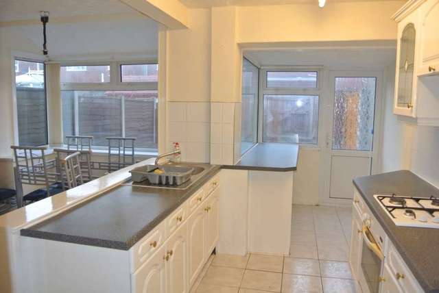  Image of 3 bedroom Terraced house to rent in Ivy Avenue Blackpool FY4 at Ivy Avenue  Blackpool, FY4 3QF