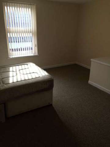  Image of 3 bedroom Terraced house to rent in James Street Garston Liverpool L19 at James Street Garston Liverpool, L19 2LS