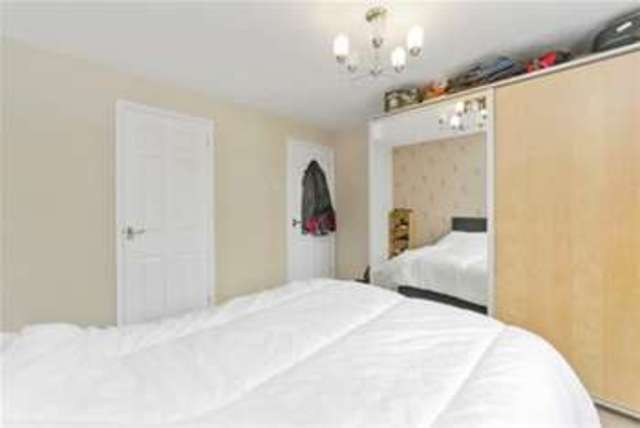  Image of 2 bedroom Flat to rent in John Archer Way London SW18 at London, SW18 2TS