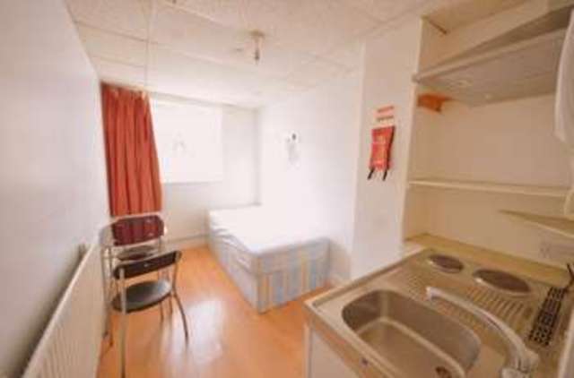 Image of Apartment to rent in Kember Street London N1 at Caledonian Road  Islington, N1 1BF