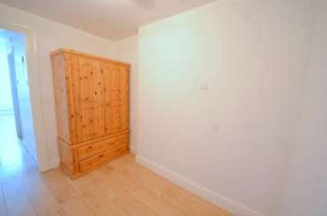  Image of Apartment to rent in Kember Street London N1 at Caledonian Road  Islington, N1 1BF