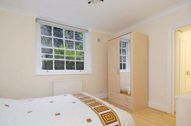  Image of 1 bedroom Flat for sale in Kensington Park Road London W11 at Kensington Park Road Notting Hill Notting Hill Gate, W11 2PL