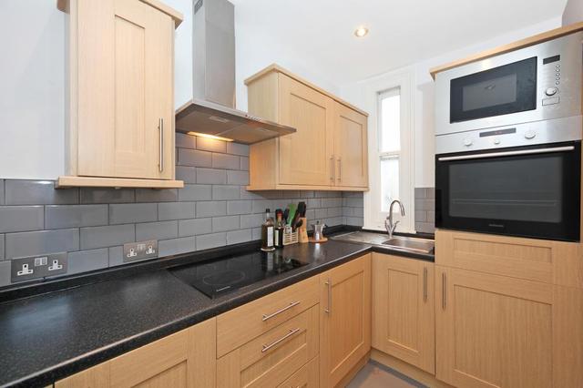  Image of 1 bedroom Flat to rent in Kensington Park Road London W11 at Kensington Park Road  London, W11 2EU