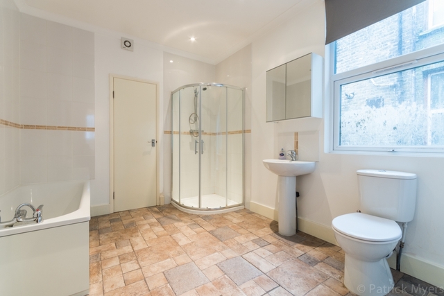  Image of 4 bedroom Flat to rent in Kenway Road London SW5 at Kenway Rd  London, SW5 0RP