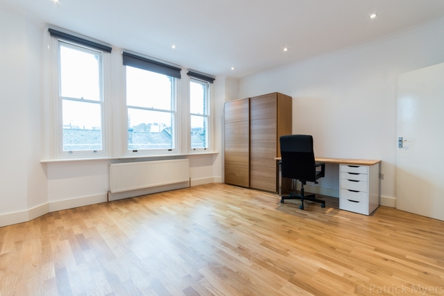  Image of 4 bedroom Flat to rent in Kenway Road London SW5 at Kenway Rd  London, SW5 0RP