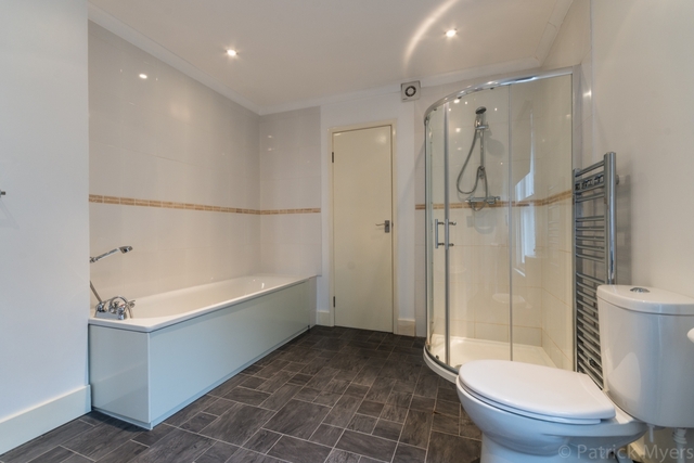 Image of 4 bedroom Flat to rent in Kenway Road London SW5 at Kenway Rd  London, SW5 0RP