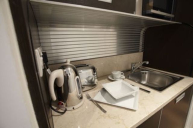  Image of Studio flat to rent in Kilburn High Road London NW6 at Kilburn High Road  London, NW6 5UA