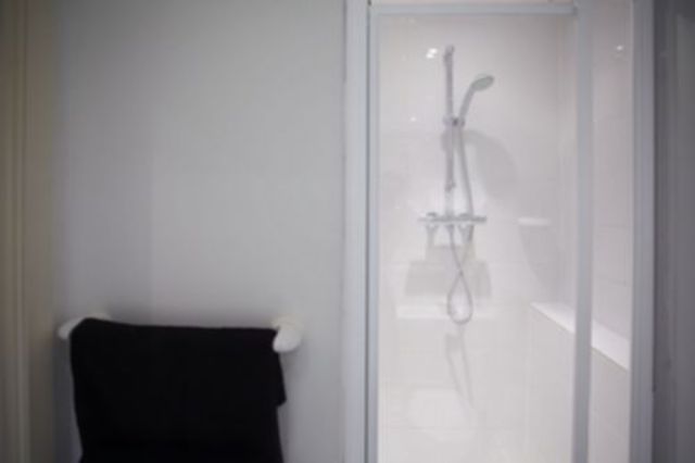  Image of Studio flat to rent in Kilburn High Road London NW6 at Kilburn High Road  London, NW6 5UA