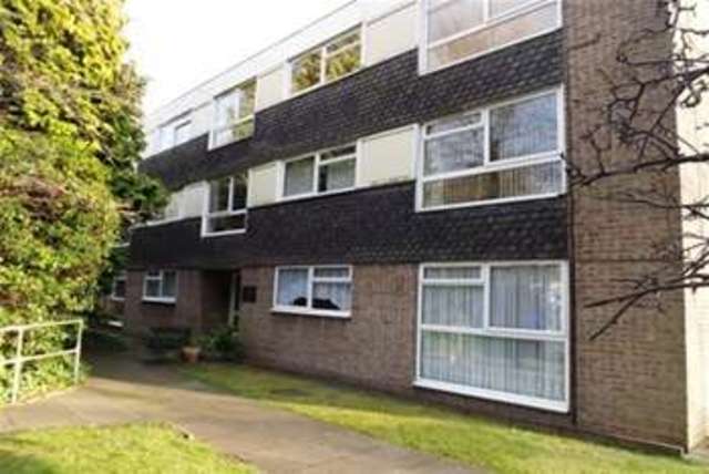  Image of 2 bedroom Flat to rent in Kineton Green Road Solihull B92 at Solihull, B92 7DZ