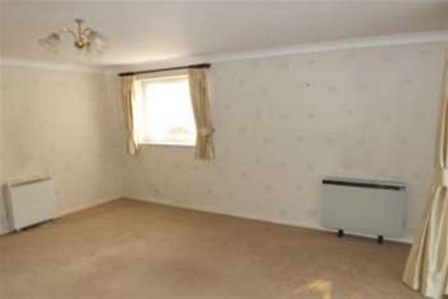  Image of 2 bedroom Flat to rent in Kineton Green Road Solihull B92 at Solihull, B92 7DZ