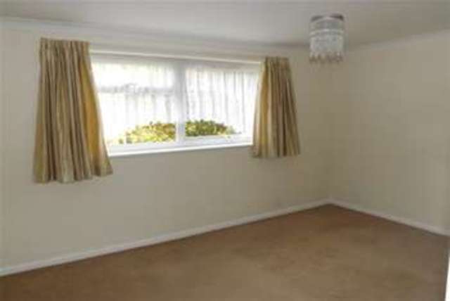  Image of 2 bedroom Flat to rent in Kineton Green Road Solihull B92 at Solihull, B92 7DZ