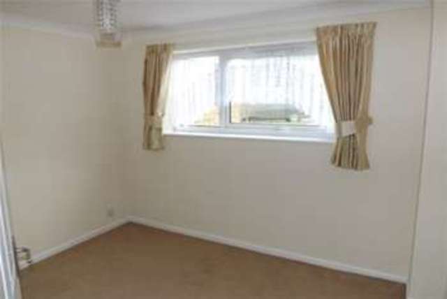  Image of 2 bedroom Flat to rent in Kineton Green Road Solihull B92 at Solihull, B92 7DZ