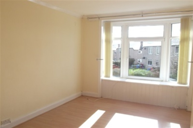  Image of 3 bedroom Flat to rent in Kingsacre Road Rutherglen Glasgow G73 at Kings Park Glasgow Glasgow, G73 2EN