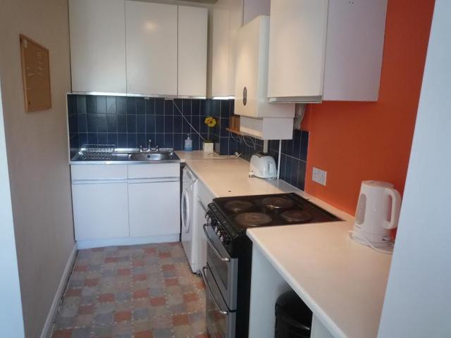  Image of 2 bedroom Flat to rent in Kingston Road New Malden KT3 at New Malden, KT3 3PE
