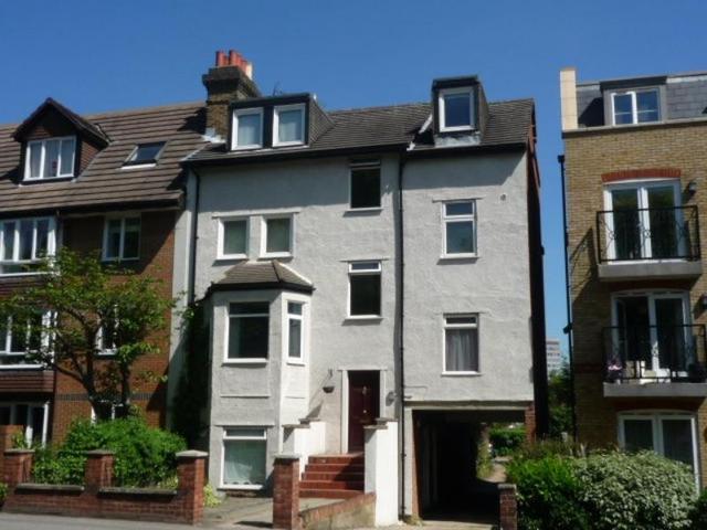  Image of 2 bedroom Flat to rent in Kingston Road New Malden KT3 at New Malden, KT3 3PE