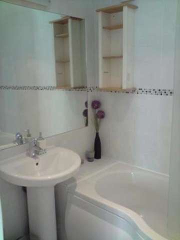  Image of 2 bedroom Flat to rent in Kingston Road New Malden KT3 at New Malden, KT3 3PE