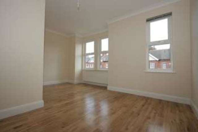  Image of 2 bedroom Flat to rent in Kingston Road London SW20 at Raynes Park  Raynes Park, SW20 8LN