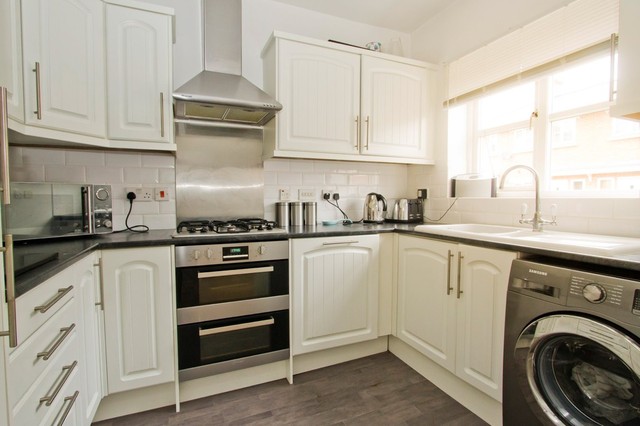  Image of 2 bedroom Terraced house for sale in Knowle Avenue Knowle Fareham PO17 at Knowle Fareham Hampshire, PO17 5DG