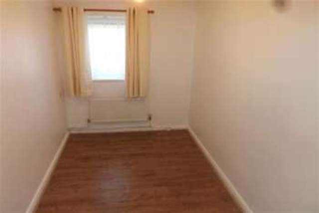  Image of 1 bedroom Flat to rent in Wimbourne Laindon Basildon SS15 at Basildon, SS15 6RH