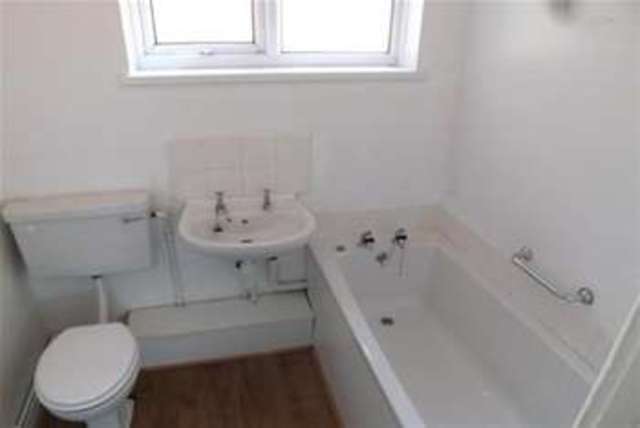 Image of 1 bedroom Flat to rent in Wimbourne Laindon Basildon SS15 at Basildon, SS15 6RH