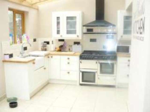  Image of 3 bedroom Semi-Detached house for sale in Leeside Barnet EN5 at Barnet  Barnet, EN5 2PG