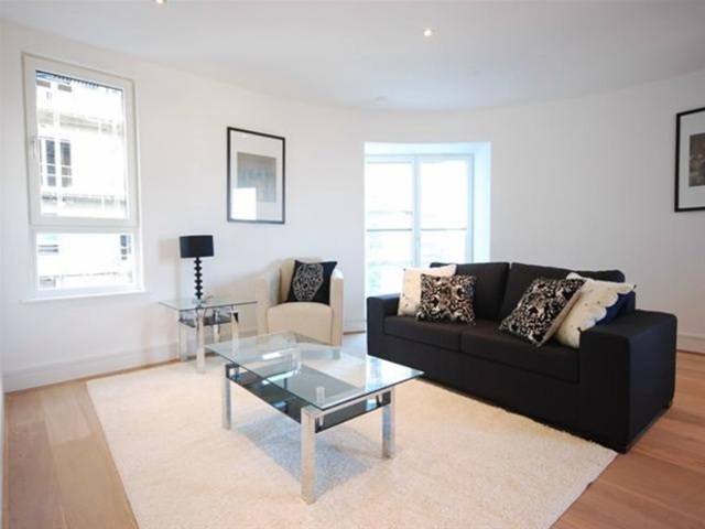  Image of 1 bedroom Flat to rent in Clement Avenue London SW4 at CLAPHAM, SW4 7BF