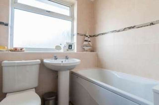  Image of 3 bedroom Detached house for sale in Linden Avenue Higham Ferrers Rushden NN10 at Linden Avenue Higham Ferrers Rushden, NN10 8ET