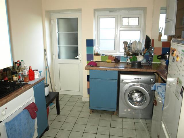  Image of 2 bedroom Property to rent in Great North Road London N2 at Great North Road  East Finchley, N2 0PD