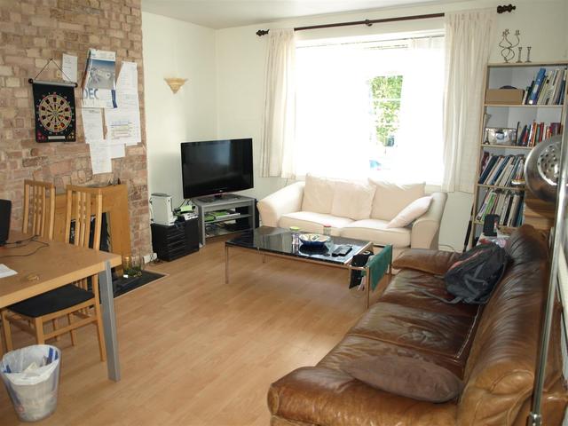  Image of 2 bedroom Property to rent in Great North Road London N2 at Great North Road  East Finchley, N2 0PD