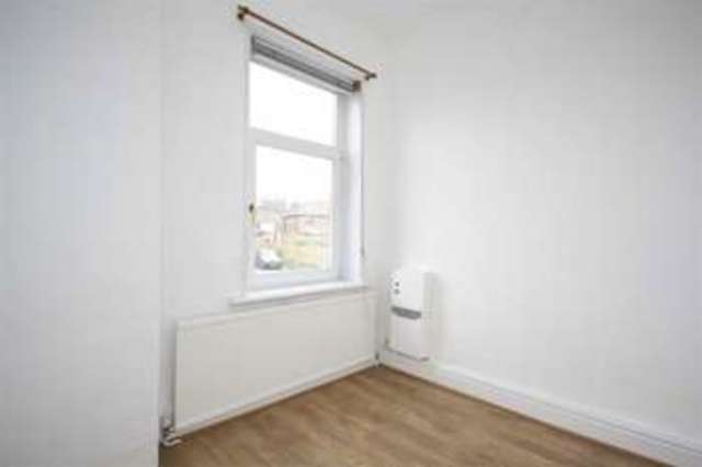  Image of 3 bedroom Semi-Detached house to rent in Liverpool Road Eccles Manchester M30 at Liverpool Road Eccles Manchester, M30 7LA