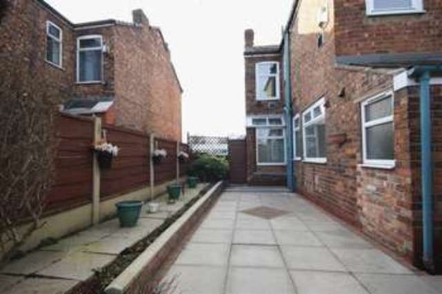  Image of 3 bedroom Semi-Detached house to rent in Liverpool Road Eccles Manchester M30 at Liverpool Road Eccles Manchester, M30 7LA