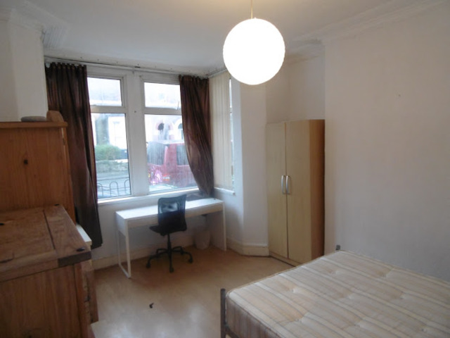  Image of 5 bedroom Terraced house to rent in Llanishen Street Heath Cardiff CF14 at Llanishen Street  Cardiff, CF14 3QE