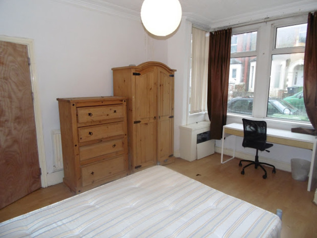  Image of 5 bedroom Terraced house to rent in Llanishen Street Heath Cardiff CF14 at Llanishen Street  Cardiff, CF14 3QE