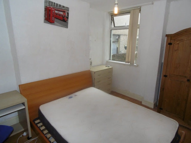  Image of 5 bedroom Terraced house to rent in Llanishen Street Heath Cardiff CF14 at Llanishen Street  Cardiff, CF14 3QE