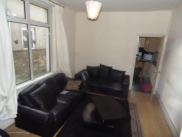  Image of 5 bedroom Terraced house to rent in Llanishen Street Heath Cardiff CF14 at Llanishen Street  Cardiff, CF14 3QE