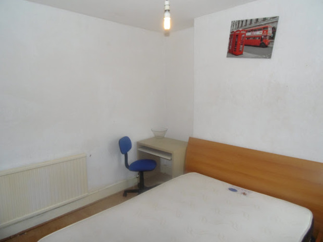  Image of 5 bedroom Terraced house to rent in Llanishen Street Heath Cardiff CF14 at Llanishen Street  Cardiff, CF14 3QE